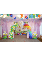 Оформление зала в детском саду "Ромашки"